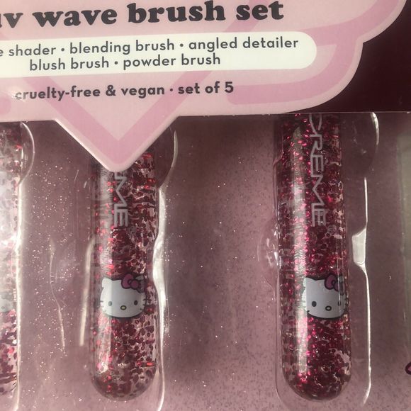 The Crème Shop x Hello Kitty Luv Wave Brush Collection (Set of 5) - Picture 4 of 4
